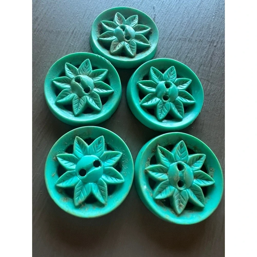 Vintage Buttons 1.125